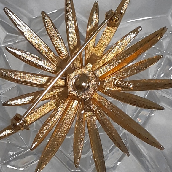 Vintage Coro Brooche, 2" Wide Gold Tone With Rhinestones - Picture 4 of 11